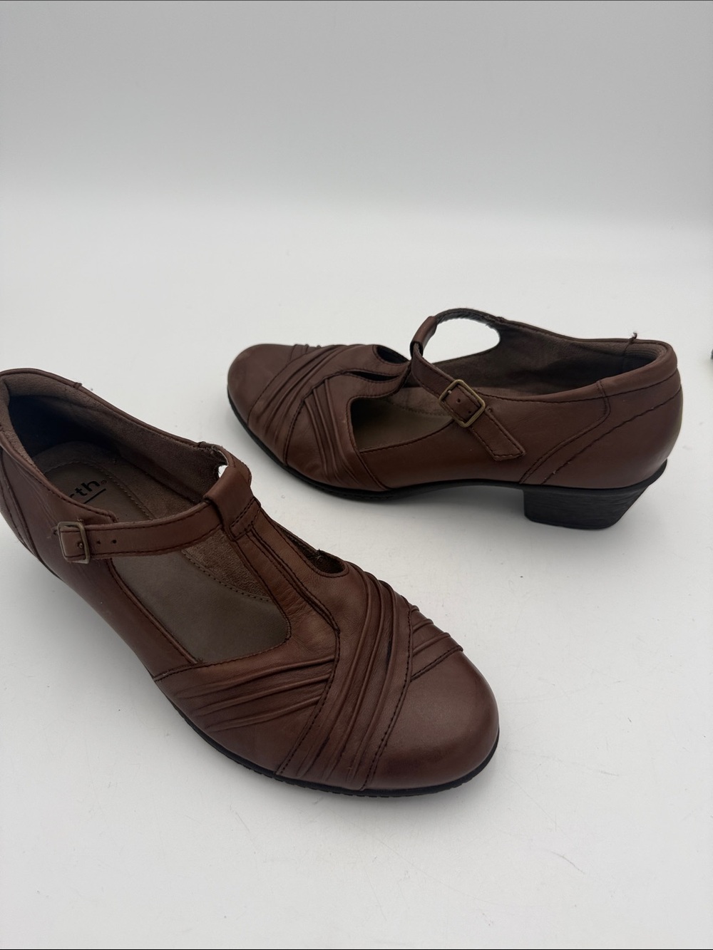 Earth Brown Leather T-Strap Heels Mary Jane women 9.5w casual office Y2K retro